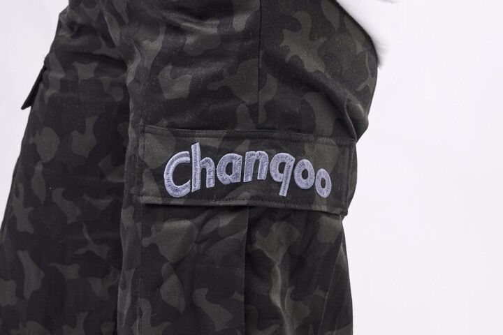フルスクラッチで作ったChanqooのガイアパンツ。縫製前のパーツに刺繍加工を施した