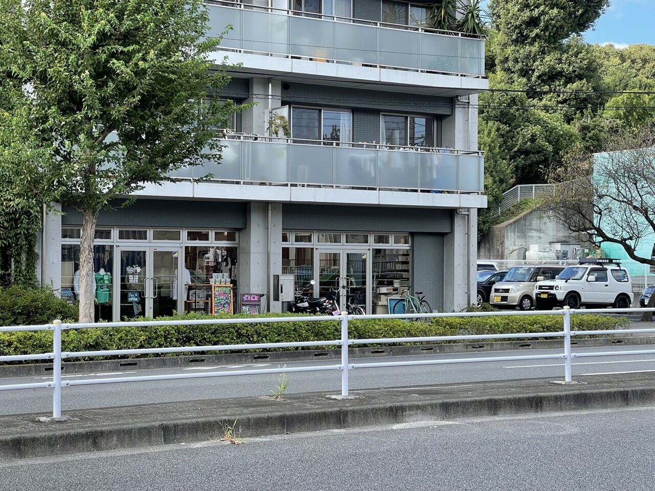 鎌倉街道沿いにある「Factory ant」