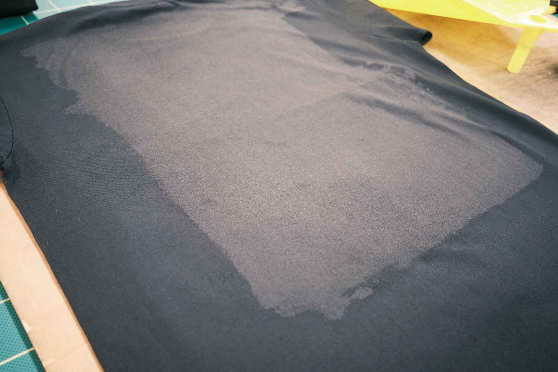 前処理加工された黒いTシャツ